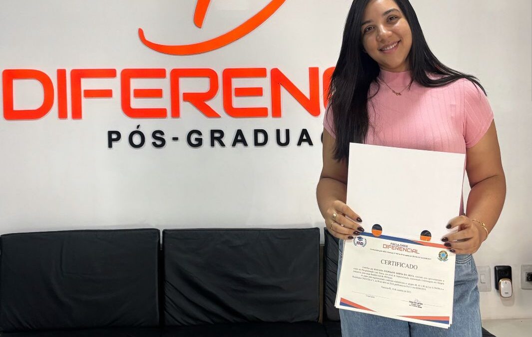 Faculdade Diferencial Celebra a Formação de Mais uma Especialista: Kauana Stephany Recebe Certificados em Urgência/Emergência e UTI